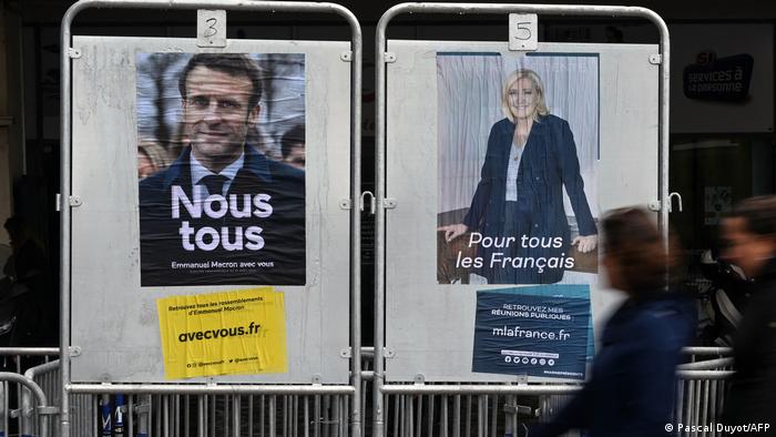 Изборни плакати на Емануел Макрон и на Марин Ле Пен