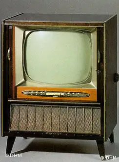 Eine alte Fernsehtruhe