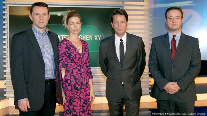 Screenshot from German TV show Aktenzeichen XY... Ungelöst, from 16.10.2013, showing, from left to right: Gerry and Kate McCann, host Rudi Cerne, and Detective Chief Inspector Andy Redwood from Scotland Yard.