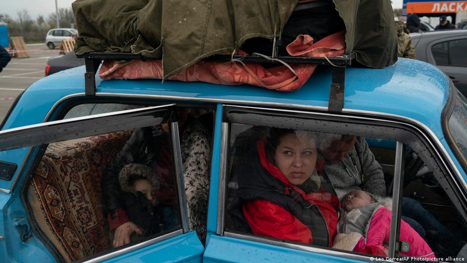 "Нас просто не бачать": чому програми допомоги оминають частину ВПО
