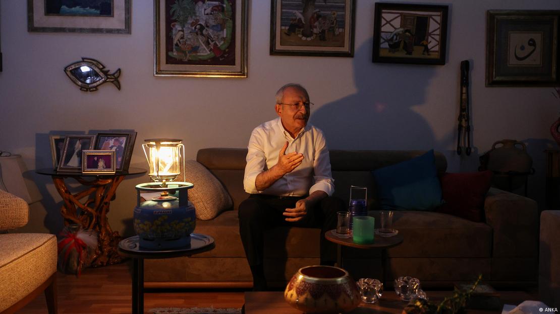 Kılıçdaroğlu'nun evinin salonu lüks lambası ile aydınlatıldı