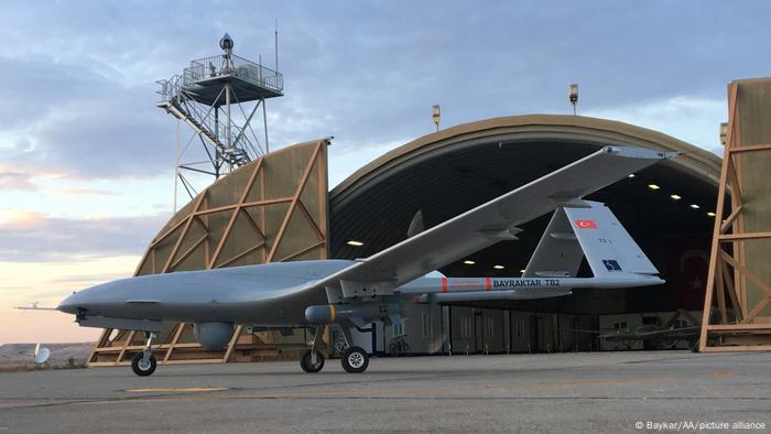 Турецький бойовий безпілотник Bayraktar TB2