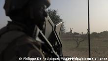 ©PHOTOPQR/LE PARISIEN/Philippe de Poulpiquet ; Deou (Burkina Faso), le 5 novembre 2019. Avec un groupe du bataillon de chasseurs à Pieds en opération contre les groupes armés terroristes (GAT) au Burkina Faso. - French soldiers of Operation Barkhane. Operation Barkhane is an ongoing anti-insurgent operation in Africa's Sahel region, which commenced 1 August 2014. It consists of a 3,000-strong French force, which will be permanent and headquartered in -N’Djamena, the capital of -Chad. The operation has been designed with five countries, and former French colonies, that span the Sahel: -Burkina-Faso, -Chad, -Mali, -Mauritania and -Niger. These countries are collectively referred to as the G5 Sahel.