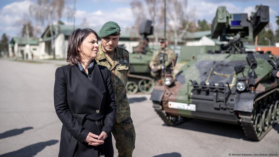 Nemačka ministarka spoljnih poslova Analena Berbok obišla je još u aprilu 2022. jedinice Bundesvera koje su u okviru NATO stacionirane u Litvaniji