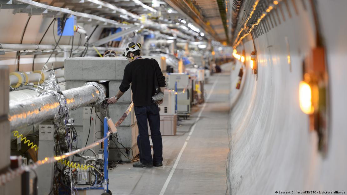 Οι επιστήνονες του CERN έπρεπε κάπως να μεταφέρουν πιο απλά δεδομένα...