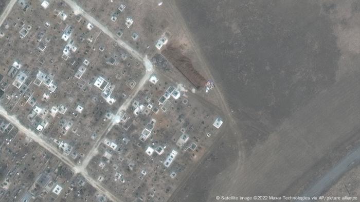 Ukraine Manhusch, bei Mariupol | Satellitenaufnahme Friedhof