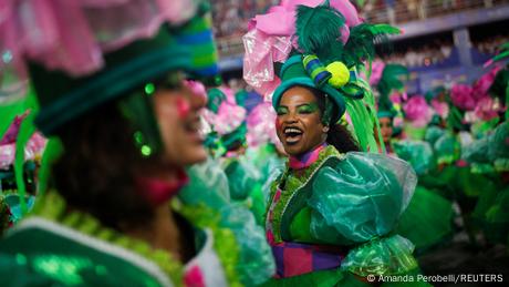 Brasilien Karneval l Rio de Janeiro - Parade im Sambadrome l Tag 3