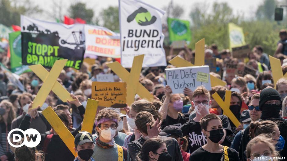 Deutschland: Klimaaktivisten protestieren gegen Kohleminenausbau |  Neuigkeiten |  DW