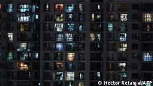 17.4.2022****
View of residential units during a Covid-19 coronavirus lockdown in the Jing'an district of Shanghai on April 17, 2022. (Photo by Hector RETAMAL / AFP)