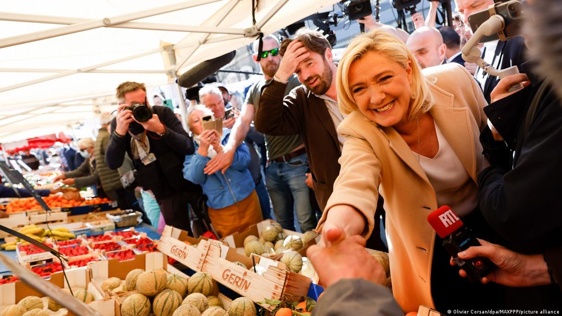 Macron'un rakibi Marine Le Pen 