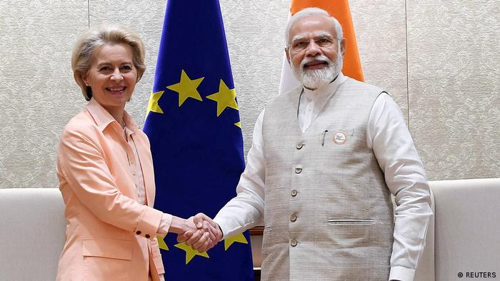 नई दिल्ली में भारतीय प्रधानमंत्री नरेंद्र मोदी से मुलाकात करतीं यूरोपीय आयोग की प्रमुख उर्सुला फोन डेय लायन