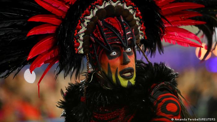 Hombre disfrazado en el carnaval en Río de Janeiro.