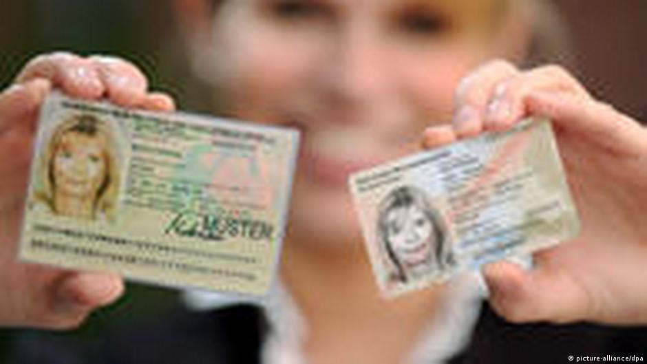 Almanya Cipli Kimlik Kartina Geciyor Almanya Dw 30 10 2010