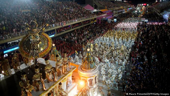 Carnaval en Río en 2022: desfile en el sambódromo.
