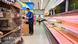 Loja de alimentos com prateleiras vazias