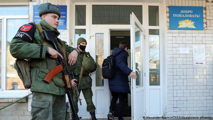  Servicemen are seen outside a mobilization station of the military commissariat for Donetsk's Kalininsky