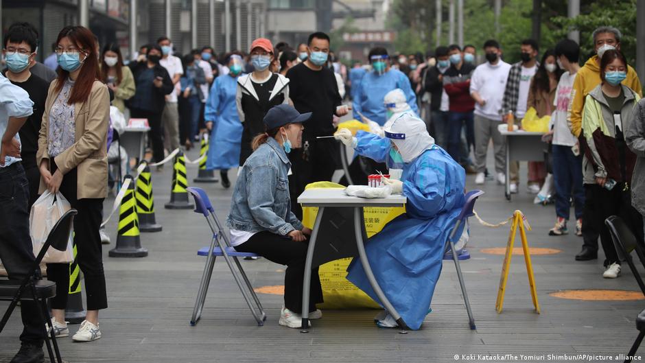 4月底北京朝陽區召開大規模核酸檢測的場景