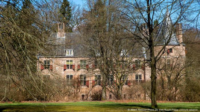 Het Oude Loo Castle in Apeldoorn Het Oude Loo Castle in Apeldoorn