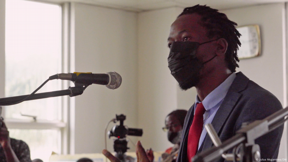Isaac Ssemakadde: Uganda's rebel lawyer – DW – 04/27/2022