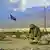 Soldado lança drone do tipo Switschblade