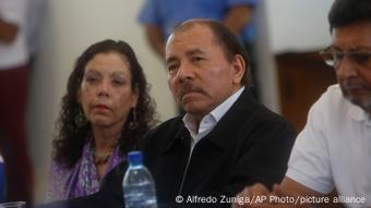 Daniel Ortega junto a su esposa.