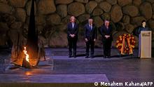 27.04.2022
The President of the German Bundestag (lower house of parliament), Barbel Bas (L), stands after rekindling the eternal flame at the Hall of Remembrance during a visit to the Yad Vashem Holocaust Memorial museum in Jerusalem, on April 27, 2022. (Photo by Menahem KAHANA / AFP)