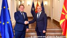 Skopje, Nord-Mazedonien , 27.04.2022
Der EU-Erweiterungs-Kommissar Oliver Varhelyi trifft den mazedonischen Premierminister Dimitar Kovacevski in Skopje, Nord-Mazedonien (27.04.2022)
