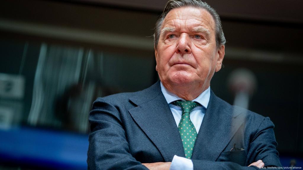 Gerhard Schröder comes under increasing pressure over Putin ties | News | DW | 27.04.2022