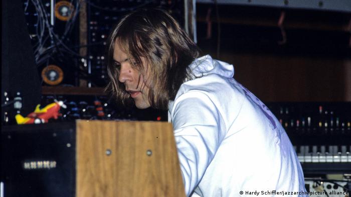 Klaus Schulze en plena presentación, en los años 70