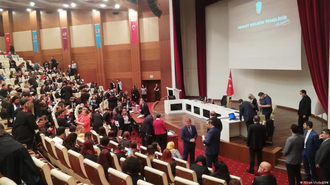 Danıştay'daki duruşmaya çok sayıda kadın avukat katıldı 
