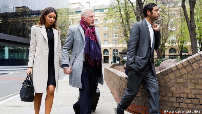 Boris Becker con su novia y su hijo en Londres.