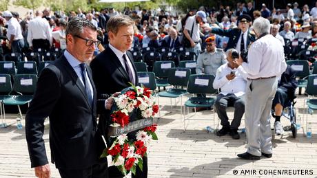 Auch der Chef der Deutschen Bahn, Richard Lutz, nahm an der Feier in der Holocaust-Gedenkstätte Yad Vashem teil