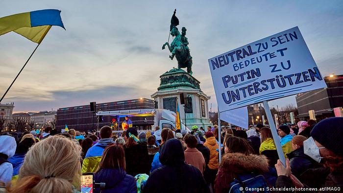 Demonstracja antywojenna w Wiedniu w marcu 2022 roku