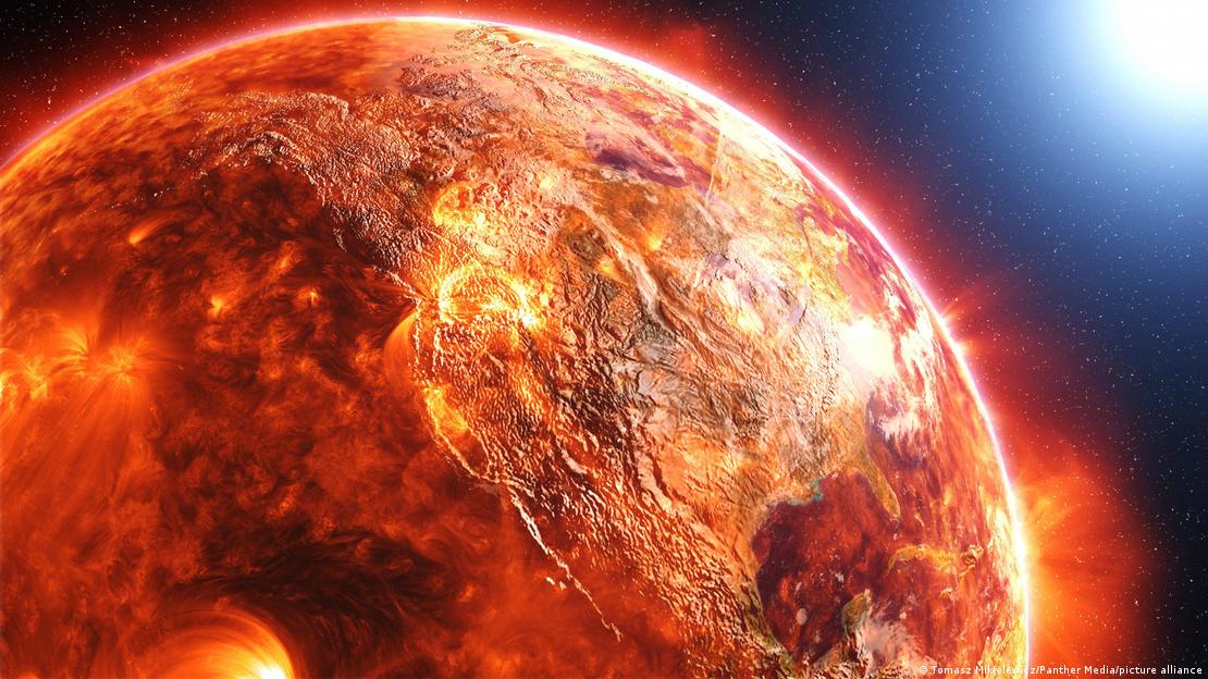 Ilustración de una simulación de una catástrofe global, con el planeta Tierra ardiendo. 