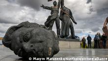 Арка дружби народів у Києві: скульптури прибрали, ярмо залишилося 