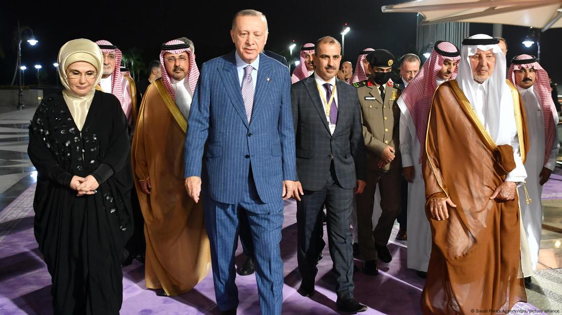 Cumhurbaşkanı Erdoğan'ı taşıyan uçak akşam saatlerinde Suudi Arabistan'ın Cidde kentine iniş yaptı.