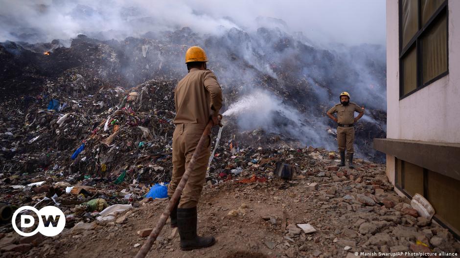 Delhi's burning garbage piles leave people gasping for air