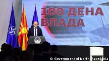Forum 100 Tage Regierung: Der mazedonische Premierminister Dimitar Kovacevski mit den Mitgliedern der mazedonischen Regierung in Skopje, Nord-Mazedonien, 29.04.2022
