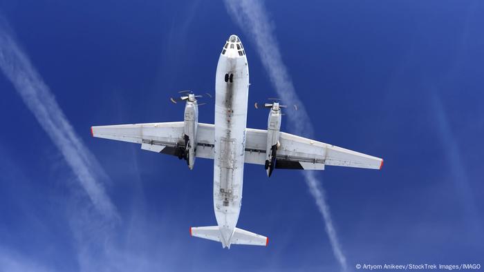 Flugzeug I Antonow An-30