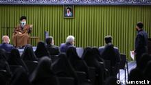 Eine Gruppe von Vertretern islamischer Studentenorganisationen traf sich mit Irans Oberster Führer Ali Khamenei am 26 April 2021
via Behnam Bavandpour
So, 01.05.2022 01:43