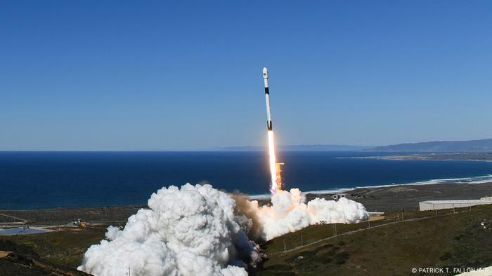 SpaceX драстично намали транспортните разходи за доставки в Космоса, а