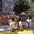 Los seis condenados habían sido arrestados tras participar en manifestaciones sociales el año pasado. (Archivo/ Trabajadores de la salud protestan en Caracas el 01.05.2022)