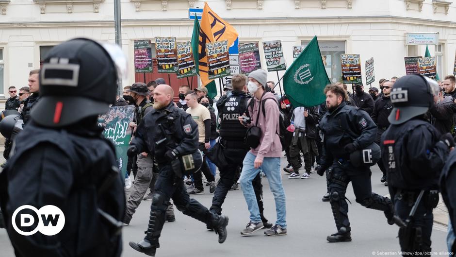 Deutschland: 4 Verletzte bei Zusammenstößen mit Rechtsextremisten |  Nachrichten |  DW