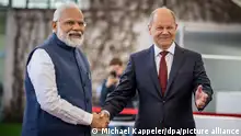 Bundeskanzler Olaf Scholz (SPD, r) begrüßt Narendra Modi, Premierminister von Indien, zu den deutsch-indischen Regierungskonsultationen. Es sind die sechsten Regierungskonsultationen dieser beiden Ländern. Die letzten fanden im November 2019 kurz vor der weltweiten Ausbreitung des Coronavirus in Indien statt. Zu den Themen dürfte diesmal der Ukraine-Krieg gehören, bei dem Indien anders als Deutschland eine neutrale Rolle einnimmt und auf Sanktionen gegen Russland verzichtet. +++ dpa-Bildfunk +++