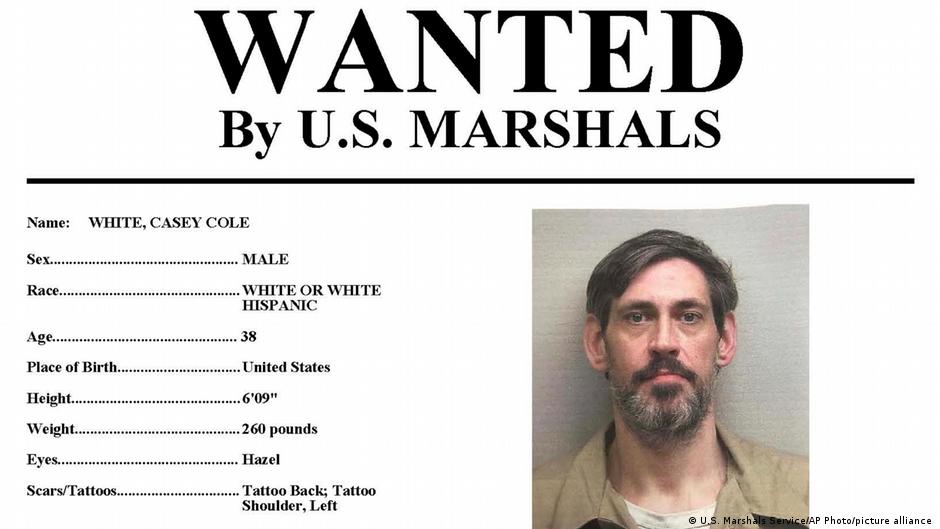 US Marshals offer reward over missing inmate and officer