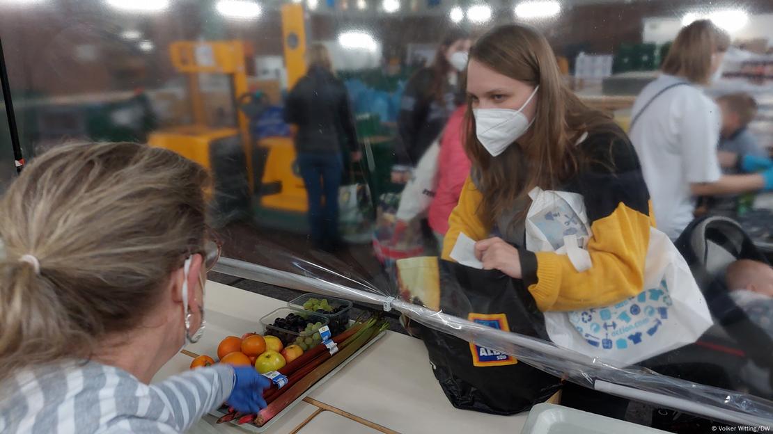 Anna Ivoninska, de Kiev, en el banco de alimentos de Oberhausen.