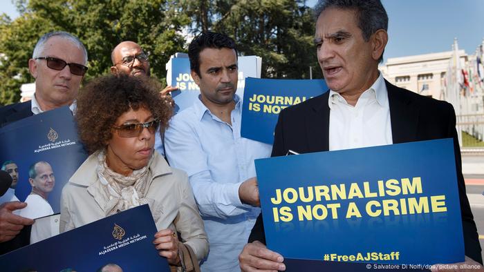 تضامن مع صحفيين كانوا يعملون في الجزيرة واعتقلتهم السلطات المصرية 