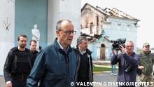 3.5.2022, Irpin, Ukraine, Leader of Germany's Christian Democratic Union (CDU) Friedrich Merz visits the town of Irpin, as Russia's attack on Ukraine continues, outside Kyiv, Ukraine May 3, 2022. REUTERS/Valentyn Ogirenko