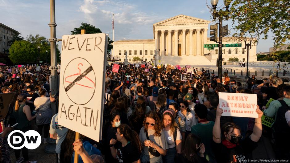 supreme court protest roe v wade