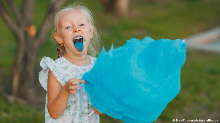 Los niños son más receptivos a los alimentos azules que los adultos.